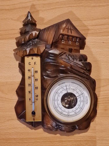 Alte wetterstation aus holz - alte,
